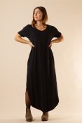 Spara pengar utan att kompromissa med stilen genom att köpa din svarta klänning till ett rimligt pris på Hangmatta.com.