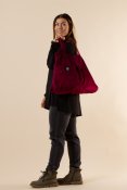 NIKY BAG Red - en praktisk och stilren bag-väska i högkvalitativt bomull och spandex. Passar perfekt för att bära dina tillhörig