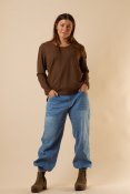 Rymlig jeansbyxa, köp dom hos Hangmatta.com idag.