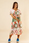 Uppdatera din garderob inför våren med en ny klänning från Hangmatta.com. Välj bland vårt utbud av färgglada vårklänningar som p