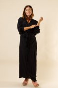 Hitta din nya favorit-svarta klänning hos Hangmatta.com - Viskan Kimono Dress Plain Black.